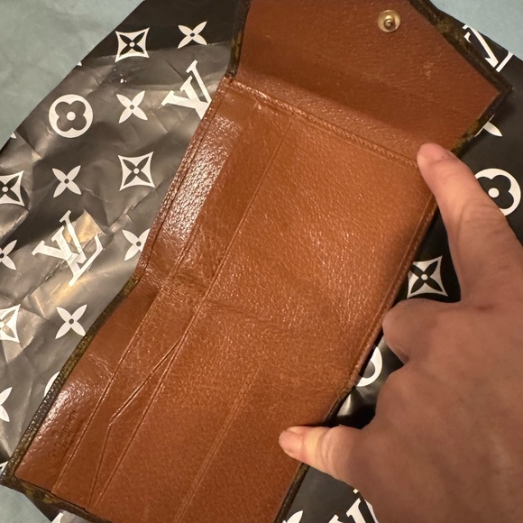 Louis Vuitton Elsie, trifold, wallet, Brown and Gold Monogram Wallet - Picture 3 of 8